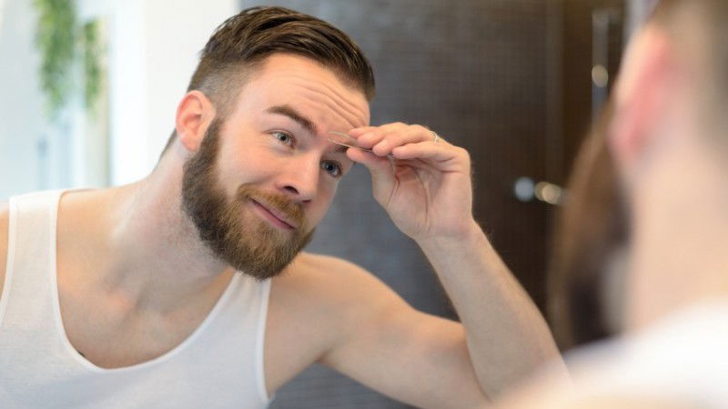 Sopracciglia uomo: come farle e forme alla moda