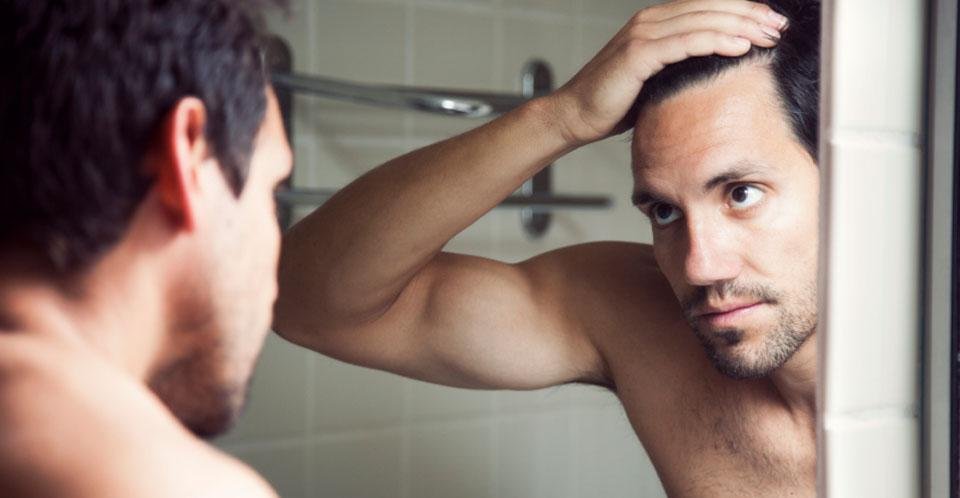 Caduta dei capelli in autunno: come prevenirla ed i rimedi per l'uomo