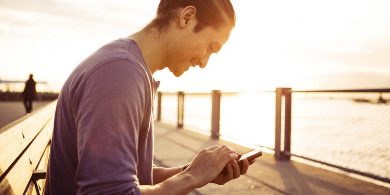 Di cosa parlare con una ragazza su Whatsapp - Fidelity Uomo