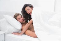 Posizioni strane per fare l’amore: ecco come divertirsi a letto