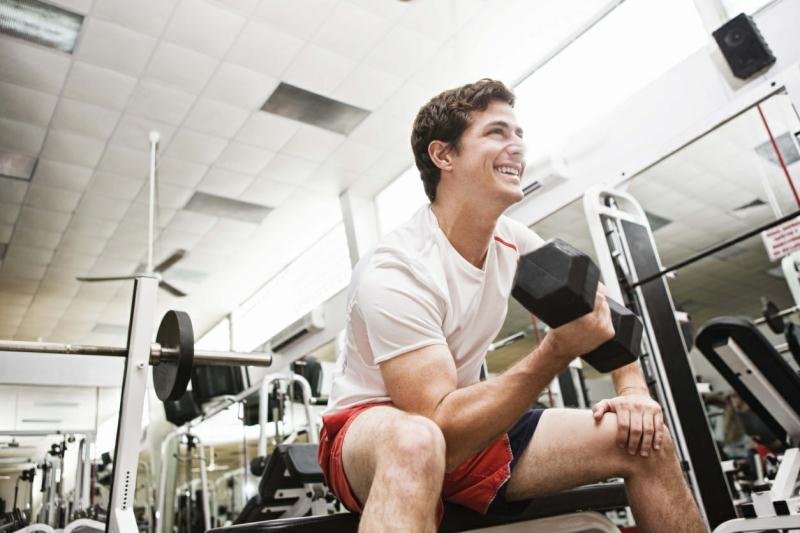 Allenamento aerobico o esercizi con i pesi: quale fare prima?
