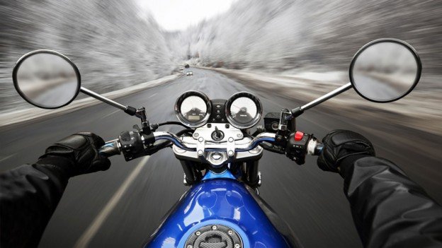 Come guidare una moto: i consigli per imparare