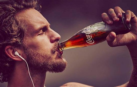 Ecco cosa succede al tuo corpo quando bevi la Coca Cola