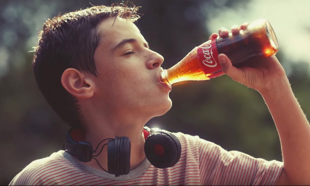 Ecco cosa succede al tuo corpo quando bevi la Coca Cola