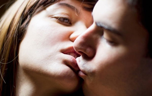 Ecco alcuni consigli per baciare una ragazza in modo perfetto