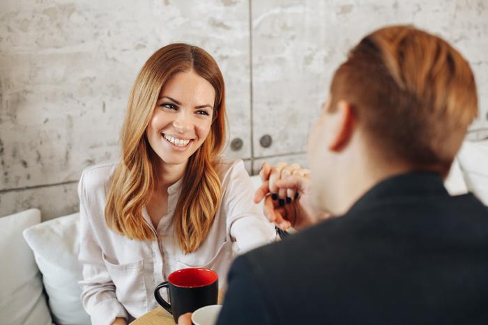 Come capire se una donna è attratta da te e conquistarla!