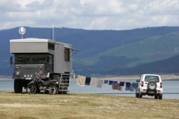 Trasforma il suo tir in una casa. Il risultato finale è meraviglioso!