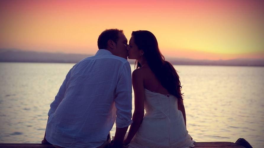 Il tramonto è perfetto per baciare una ragazza e farla innamorare