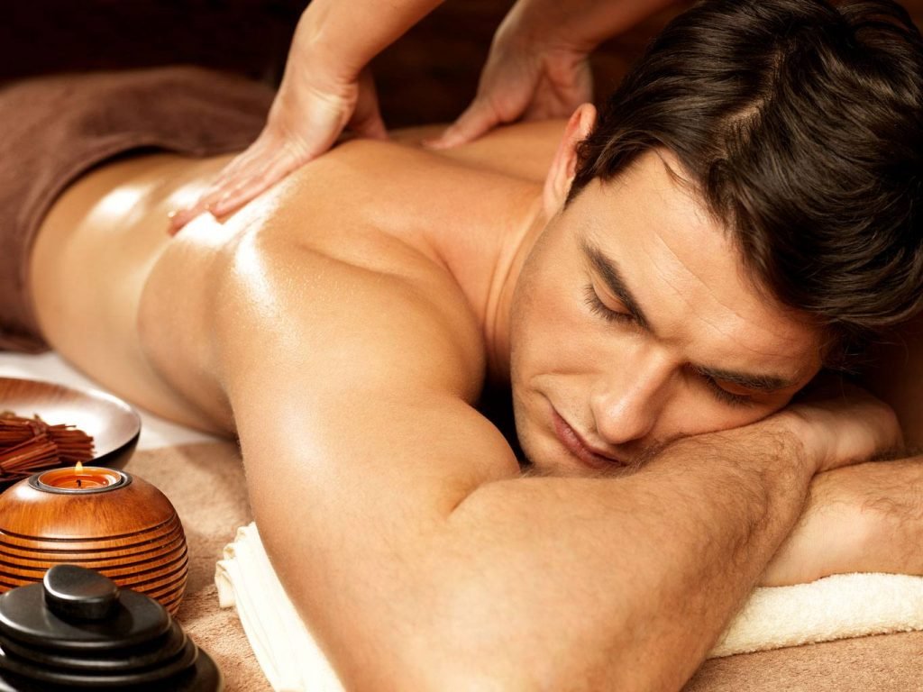 Questa pratica erotica può iniziare con un massaggio