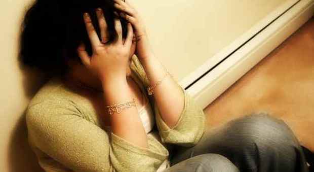 Ecco ciò che dovresti sapere quando frequenti una persona ansiosa