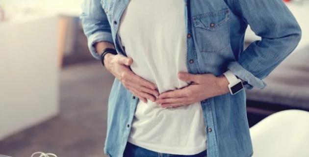Ecco come curare il mal di stomaco in poche, semplici mosse senza medicinali
