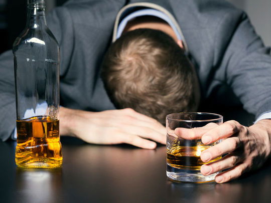 Avvelenamento da alcool: ecco i sintomi che dovete conoscere
