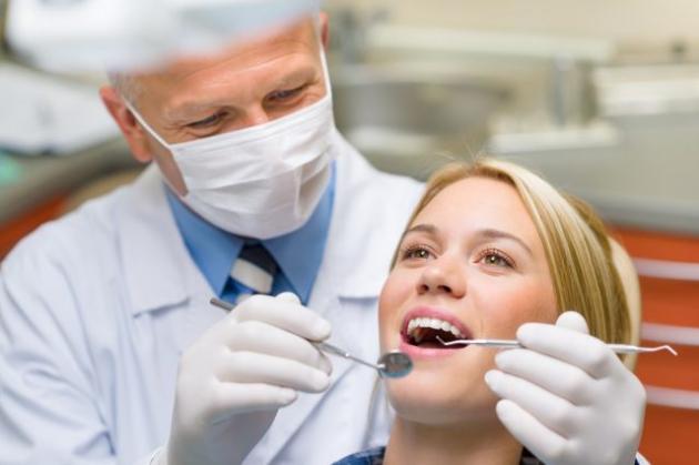 Questi cibi ti faranno avere denti più sani e più belli