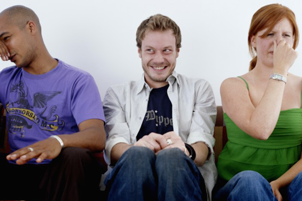 Ecco 6 ottime ragioni per le quali non dovremmo trattenere i peti: ne va della nostra salute