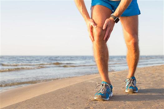 Dolore dietro al ginocchio: cause principali, cure e rimedi naturali