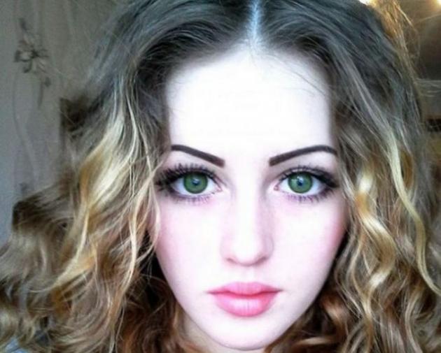 La chiamano “Barbie muscolosa”: ha il viso di una bambola ed il corpo dell’incredibile Hulk