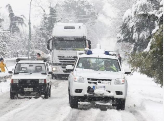Guida all’uso delle catene da neve: dal montaggio alla velocità massima consentita