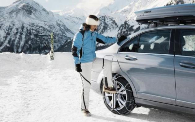 Guida all’uso delle catene da neve: dal montaggio alla velocità massima consentita