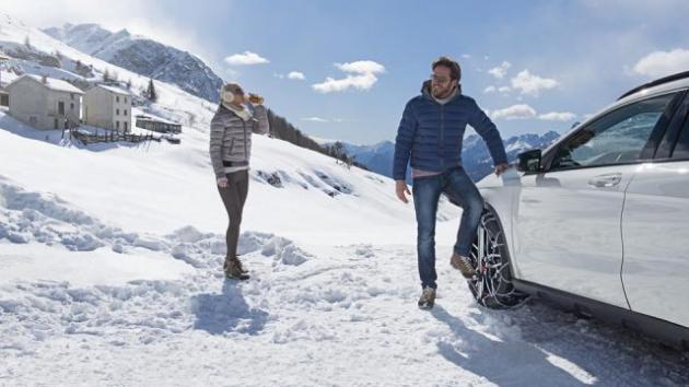 Guida all’uso delle catene da neve: dal montaggio alla velocità massima consentita