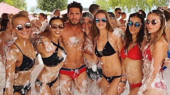 25enne gira il mondo gratis usando una app per incontri: ecco il suo segreto