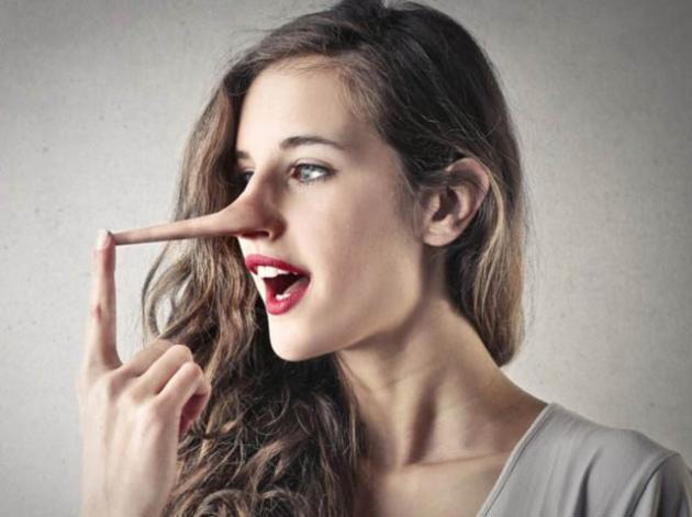 Quando la fidanzata mente: ecco le bugie più raccontate agli uomini dalle loro compagne