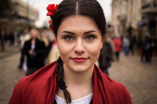 Fotografo scatta foto di donne comuni in tutto il mondo: la bellezza non ha nazionalità