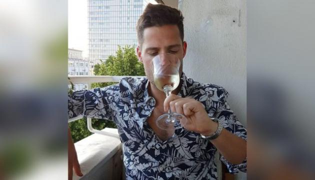 25enne gira il mondo gratis usando una app per incontri: ecco il suo segreto