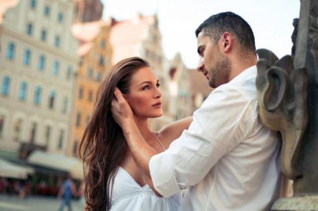 Come approcciare una donna in pubblico, ed andare via col numero di telefono