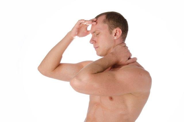 La cefalea tensiva è causata da un'errata postura prolungata nel tempo, e porta a tendere la muscolatura del collo