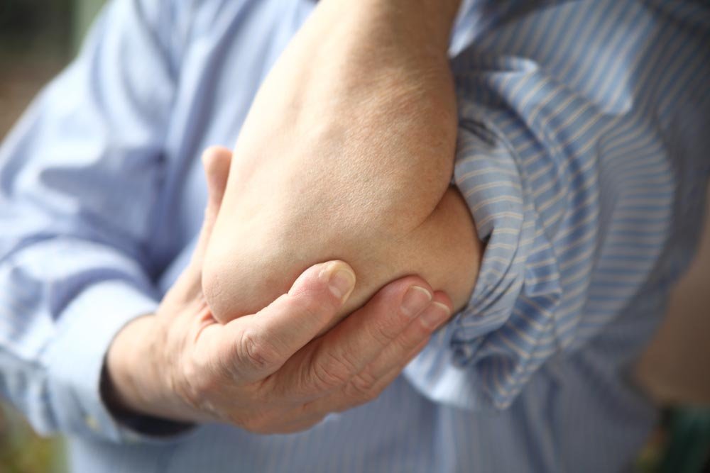 L'artrite del gomito può anche essere molto dolorosa