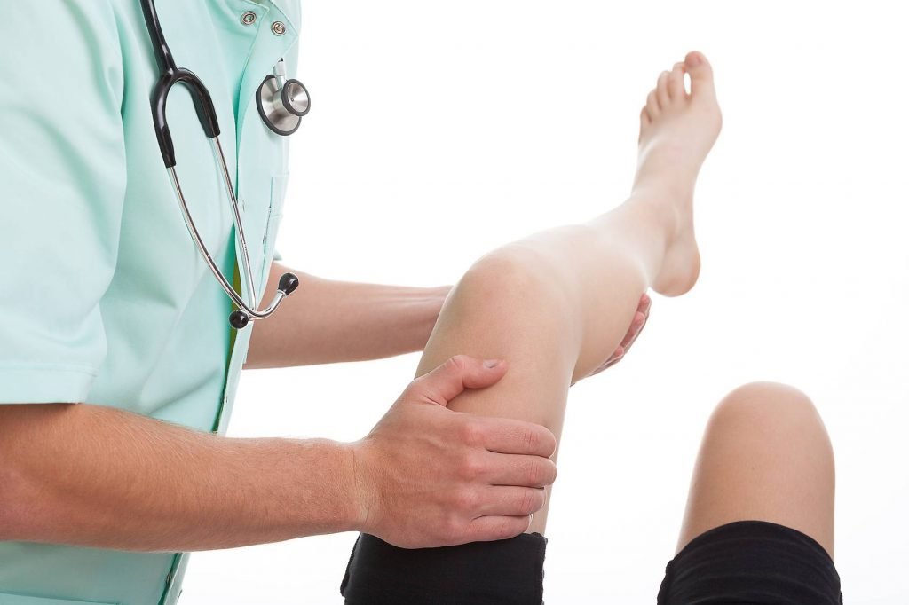 La maggior parte delle problematiche relative alle ginocchia può essere risolta senza ricorrere al trattamento chirurgico.