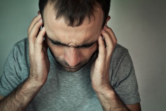 Molto spesso, la causa del nostro mal di testa è dovuto a stress e ad una vita 'sregolata'
