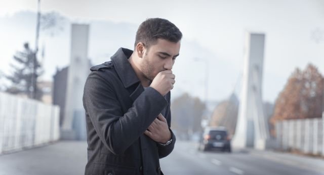 I sintomi respiratori, tra cui la tosse, sono molto frequenti in chi presenta un parassita intestinale