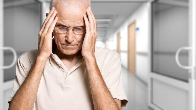 Con l'arterite temporale c'è poco da scherzare: tra le complicazioni, oltre alla cecità totale, rientrano anche aneurismi e ictus