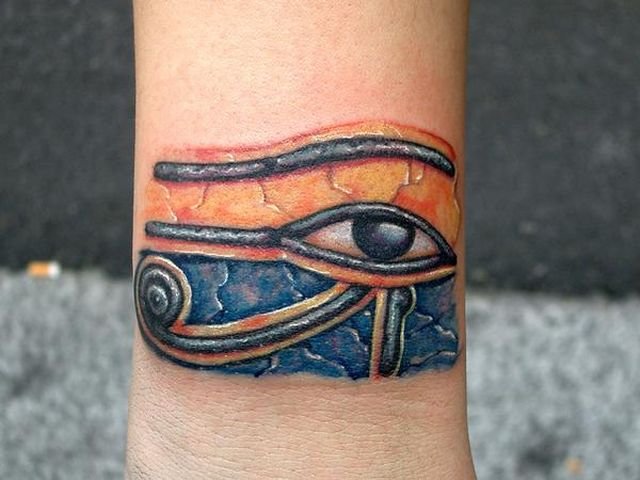 Il celebre Occhio di Horus, in una sua versione particolarmente elaborata e colorata