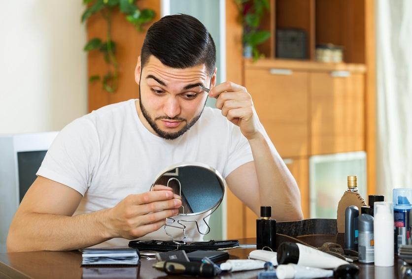 Sopracciglia ad ali di gabbiano per uomo: come si fanno e consigli