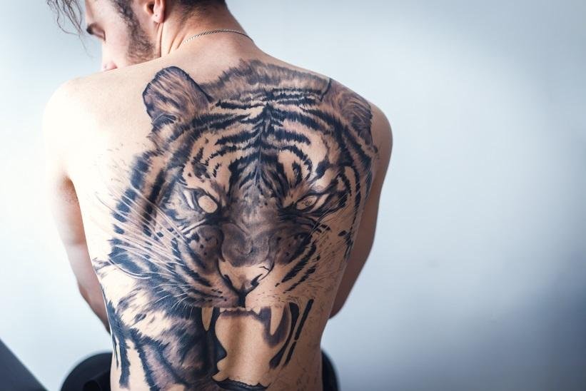 Tatuaggi stravaganti sulla schiena