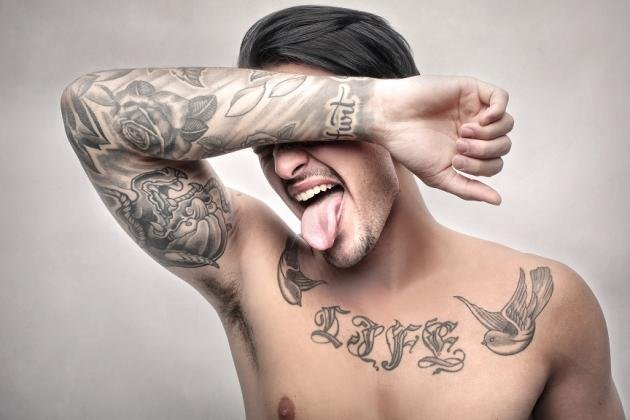 Tatuaggi stravaganti nei posti più strani: idee e consigli