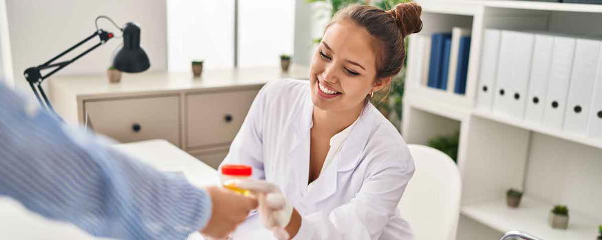 Emazie nelle urine: cosa sono, cause e i valori normali