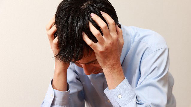 Attacchi di panico: quali sono le cause, i sintomi e come possiamo combatterli