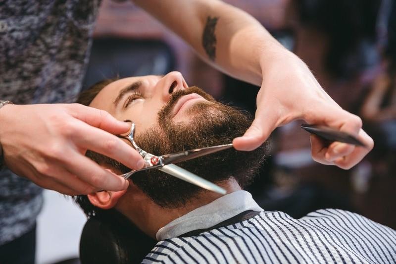Le prime volte lasciatevi consigliare dal barbiere per gestire la vostra barbetta incolta