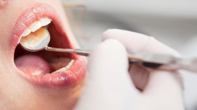 Come prevenire i tumori in bocca con visita medica ed esami specifici
