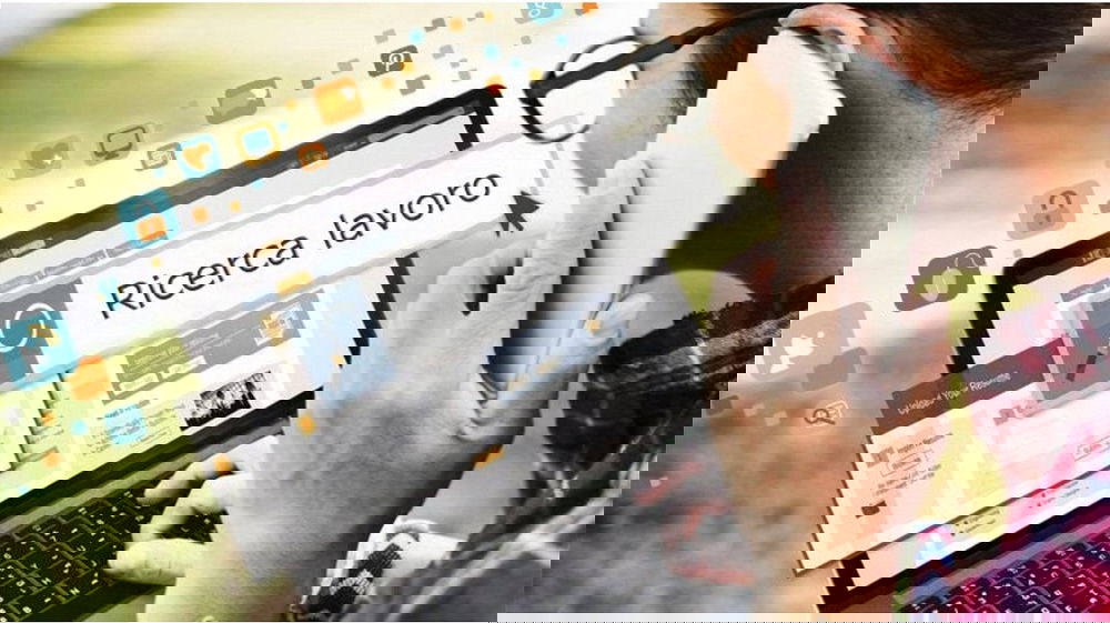 Guida pratica per cercare e svolgere lavori retribuiti su Internet e sui social media