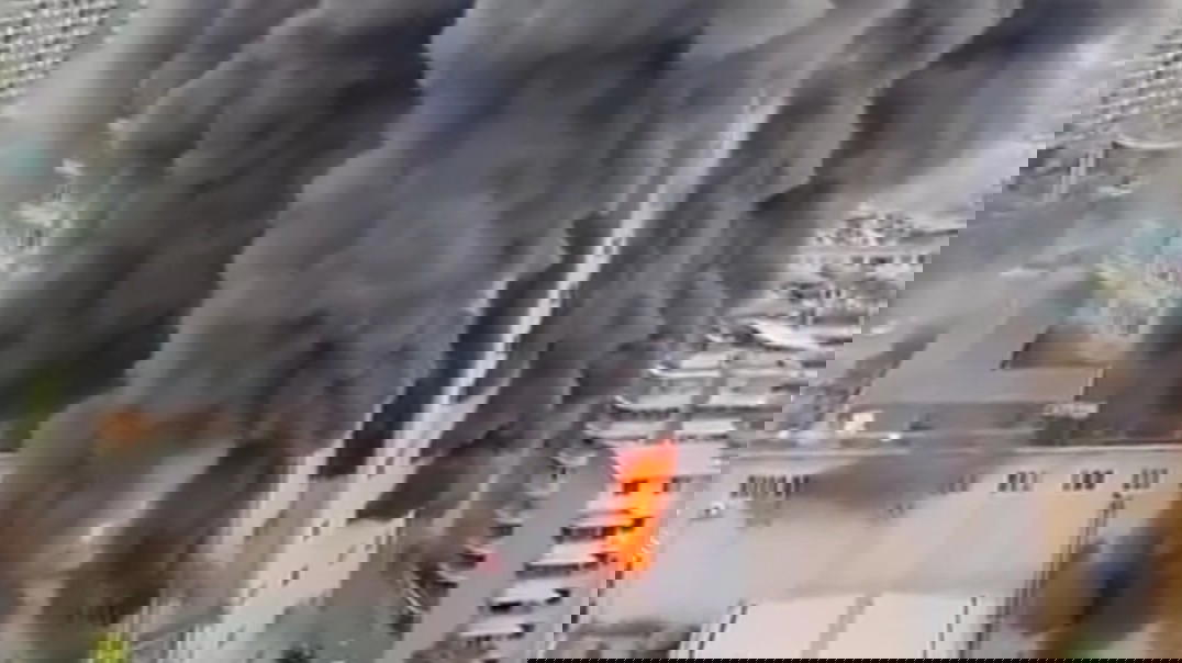 Incendio al centro commerciale: numerose persone decedute