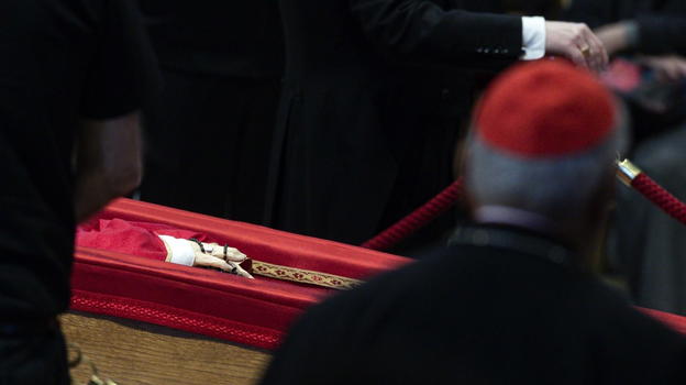 Chiusura della bara di Papa Francesco, cosa viene lasciato al suo interno