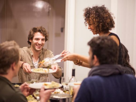 Ospiti a cena senza preavviso? Ecco cosa fare