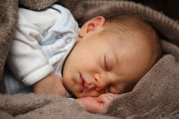 Come e dove deve dormire il neonato nei primi mesi di vita