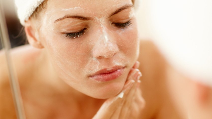 Come fare una perfetta pulizia del viso