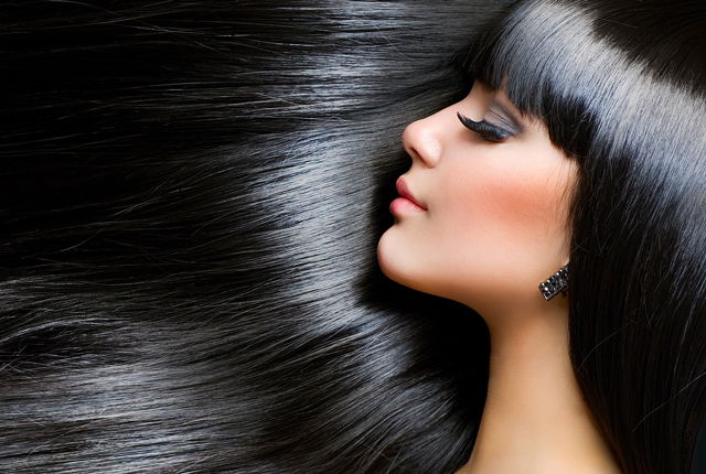 Ecco come avere capelli lisci senza rovinarli