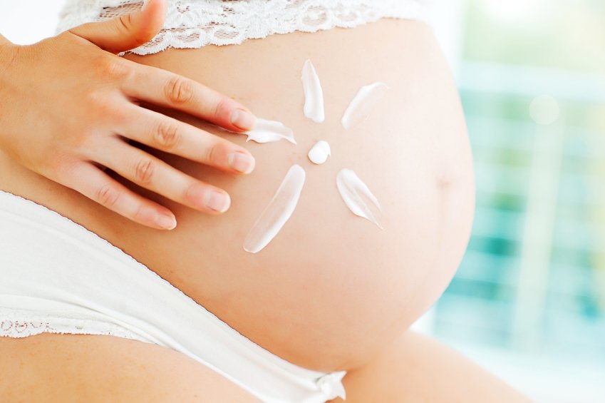In gravidanza è importante idratare la pelle